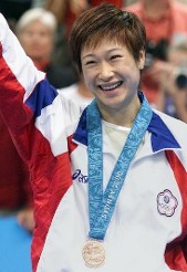陈静,中国乒乓球运动员,奥运会史上第一个乒乓球女单冠军,一位三次