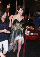 波多野结衣低胸装现身街头