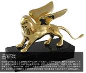 威尼斯电影节的圣马克金狮奖是世界上的第一个电影节.