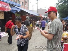 近日,重庆大足消防大队在辖区内利用乡镇赶集时日,连续开展消防安全"