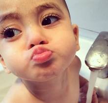 超萌洗澡九连拍,长大了又是一枚妖孽!姑娘们,你