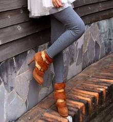 <em>蕾丝</em>针织衫 雪纺蓬蓬短裙 紧身<em>打底</em>长裤 皮草围