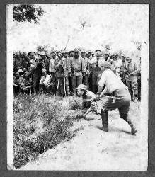日军拍摄的南京大屠杀相册内老照片:日军以砍杀为乐
