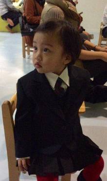 李小璐<em>母女</em>齐上阵 甜馨儿大玩制服<em>诱惑</em>-自媒体