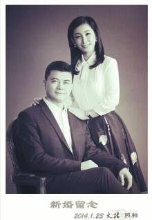 金马奖影后秦海璐和演员王新军微博晒结婚证,对外宣布结婚.
