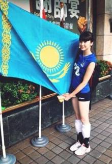 十二头身美女!哈萨克排球女将爆红 肤白貌美腿长120