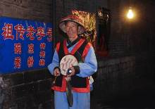 每日奇闻:<em>女婿</em>爱上<em>岳父</em>!目测这两人集齐了所有