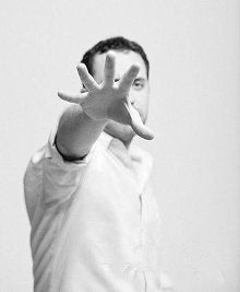 出国旅行读懂这些手势语言