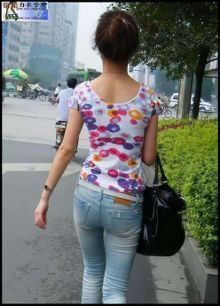 街拍:<em>牛仔裤</em>性感<em>美女</em>组图-新闻频道-手机搜狐