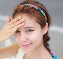 不想<em>换发型</em>又嫌发型太单调?教你<em>如何用</em>发饰弄