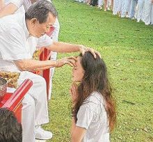 谢霆锋为啥那么爱拜四面佛!有因有果!【6】-自