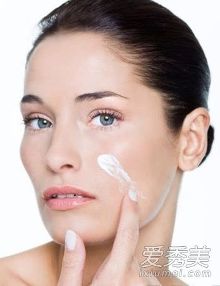 预防毛孔堵塞 如何彻底去除粉刺?