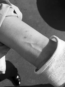 松原夫妻长春违章 野蛮抗法抢驾驶证抓伤交警