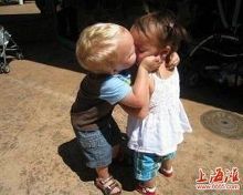熊孩子在幼儿园<em>掀起</em>女<em>同学裙子</em>看,无数父母的