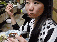 搞笑gif:厉害了,妹子直播脱衣隐身特效