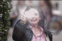 小图   傻妹子,防狼喷雾不是这么用滴