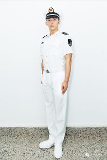 杨洋眼镜杀魅力升级 黄景瑜穿军装亮相《红海行动》宇