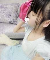 小学生晒<em>性感</em>照半脱<em>内裤</em>