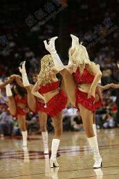 图文:[NBA]火箭拉拉队热舞 严重走光