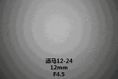 测试中,得益于更大的灯泡尺寸,佳能取得了较好的暗角数据,在广角下