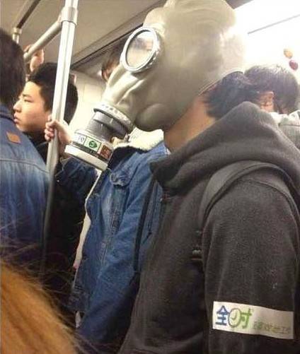 吐槽:埋伏痴汉专摸黑丝腿