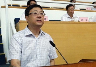 热辣评:转基因没害?专家先吃