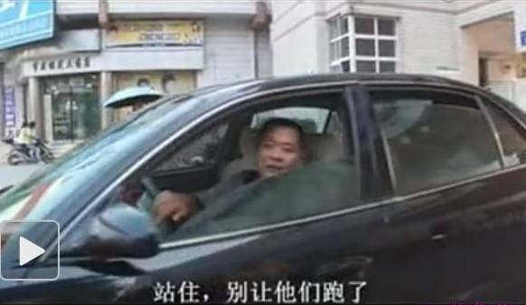 吐槽:画家下体作画女模彩绘