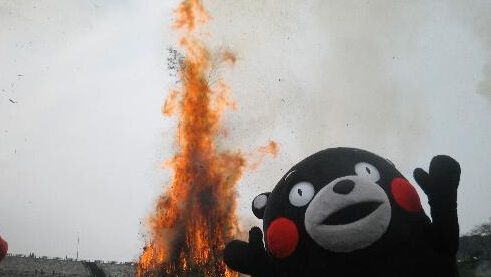 神吐槽:4个字解决中国的矛盾