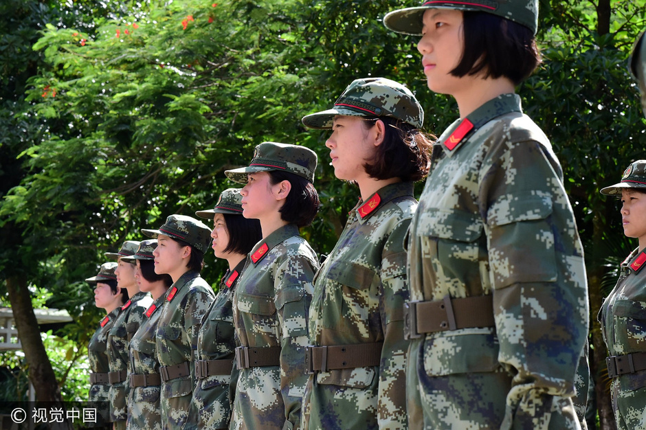 气温计爆表 边防女兵抗高温站军姿【1】-图库-手机搜狐