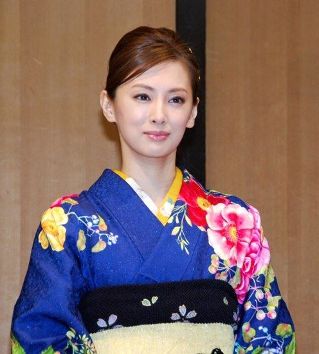 北川景子和服出席新片宣传提及结婚笑不应对 娱乐频道 手机搜狐