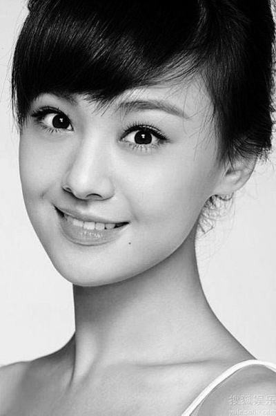 (转自:齐鲁网"二姐"不二,只是一个影视圈二线女明星的代名词.