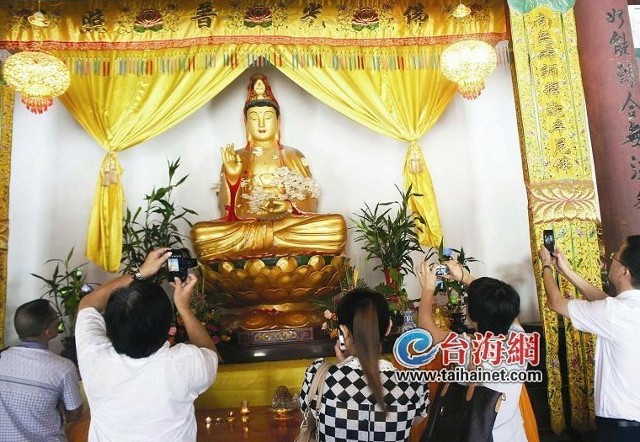 南靖县山城车头庵:观音像 生"祥云" 众人围观(组图)
