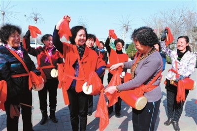 腰鼓敲出幸福生活(图)