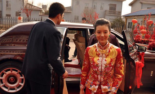 撤车晓与老公 据一位业内人士介绍,车晓能嫁入豪门,胜在家世良好,名气