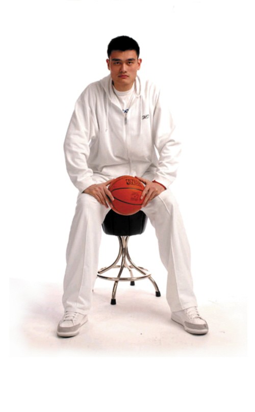 姚明,弗老大和老猫2005年姚明第三次入选全明星姚明戴上火箭状元帽