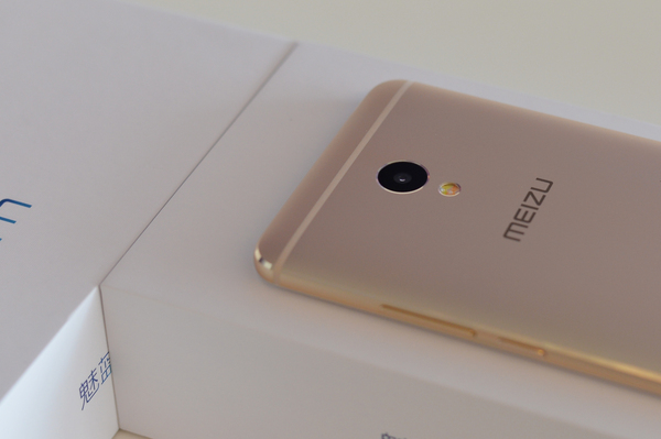 魅蓝E 星空灰\/香槟金双色开箱:最硬朗的魅蓝