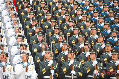 资料图:持枪礼训练.