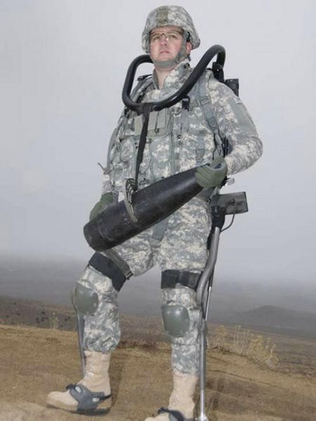 资料图:美军研发的单兵外骨骼系统.