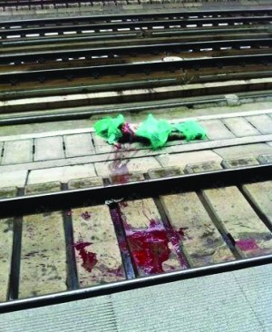 男子跳轨身亡致两趟列车晚点(图)