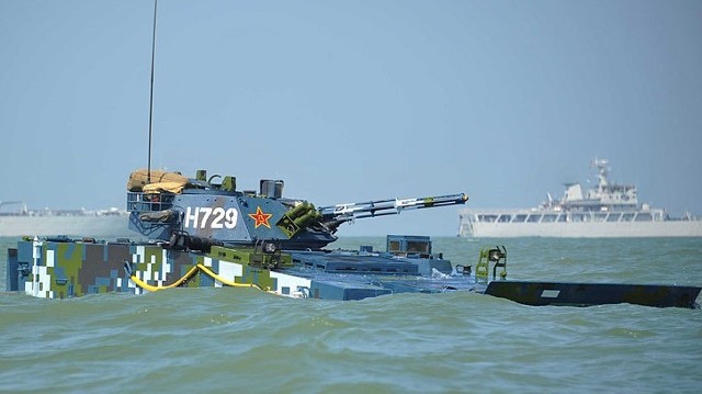 解放军ztd-05两栖突击炮是中国军工近年来的亮点之作,在小成本的前提