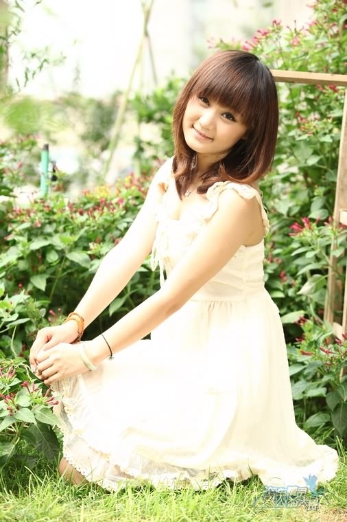 "汽车精灵"0227号 甜美亲和力 李爽(组图)